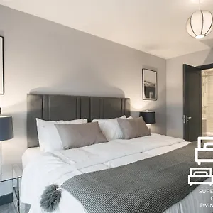 Apartment Luxe Apartments, The Moorwell, Parking, Gym - 10mins Ctr, Cardiff